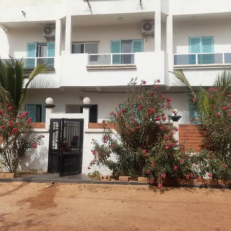 Residence Marie France Mendy Toubab Dialaw Buitenkant foto