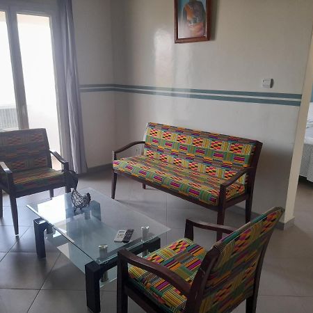 Residence Marie France Mendy Toubab Dialaw Buitenkant foto