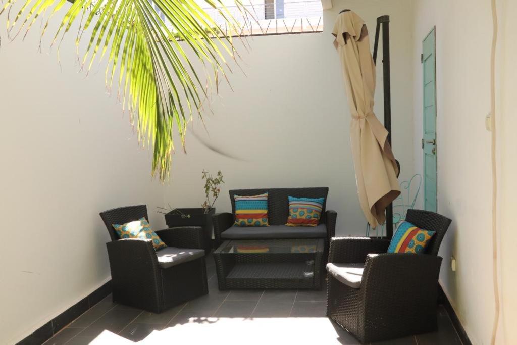 Residence Marie France Mendy Toubab Dialaw Buitenkant foto