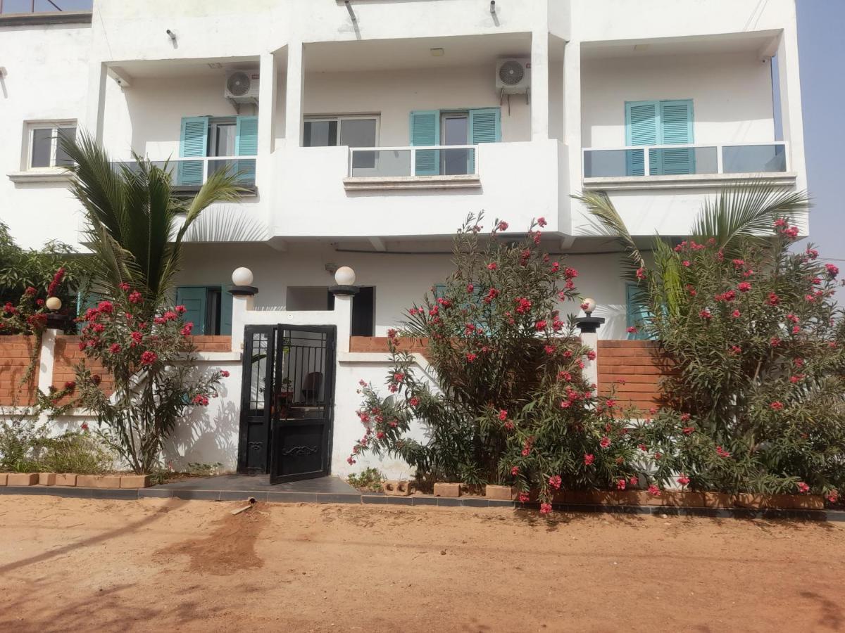 Residence Marie France Mendy Toubab Dialaw Buitenkant foto