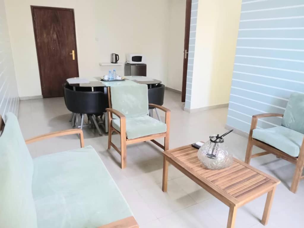 Residence Marie France Mendy Toubab Dialaw Buitenkant foto