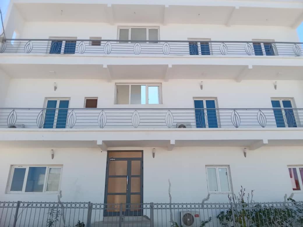 Residence Marie France Mendy Toubab Dialaw Buitenkant foto