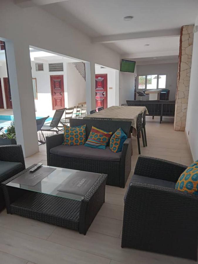 Residence Marie France Mendy Toubab Dialaw Buitenkant foto