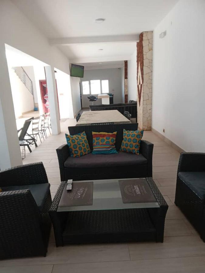 Residence Marie France Mendy Toubab Dialaw Buitenkant foto